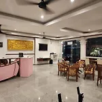Hollywood Inn Love Patong